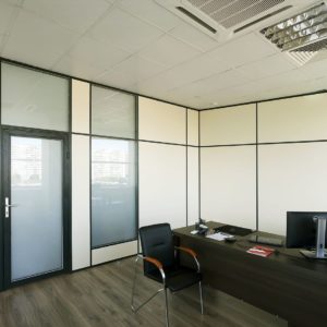 Алюминиевая перегородка с дверью GFTD522